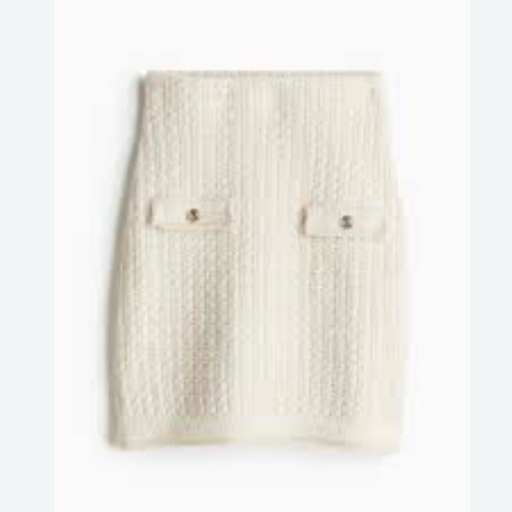 H& M/ -NWT/ POINTELLE-KNIT SKIRT/ H&M/beige/ NWT/ size M
Elegant Cream Skirt - Picture 2 of 12